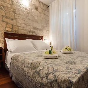 https://villa-sv-petar-trogir.splithotels.org