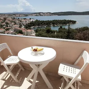https://mia-trogir.hotels-in-trogir.com