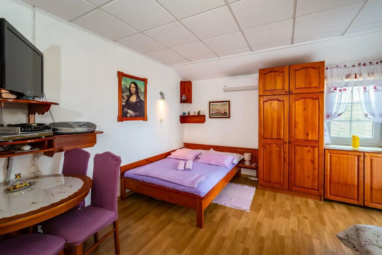 Studios Kranjcec Apartment Preko